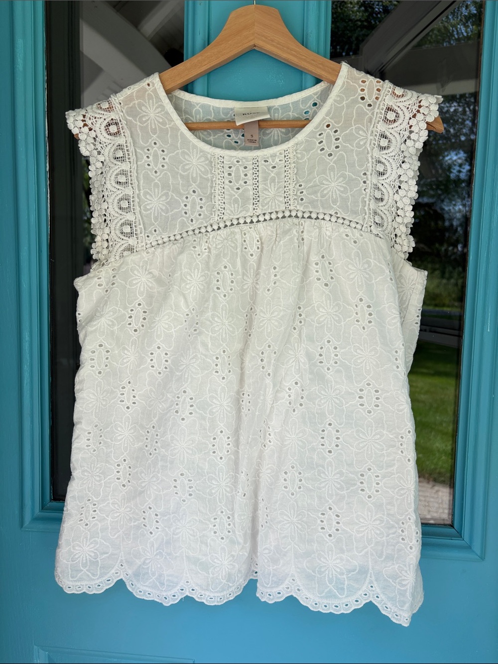 Knox Rose White Eyelet Lace Sleeveless Camisole